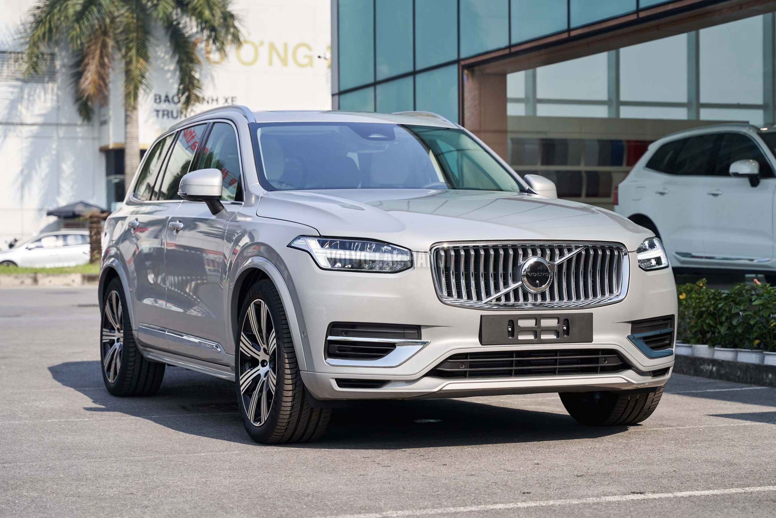 XC90 T8 Recharge Ultimate Bạc